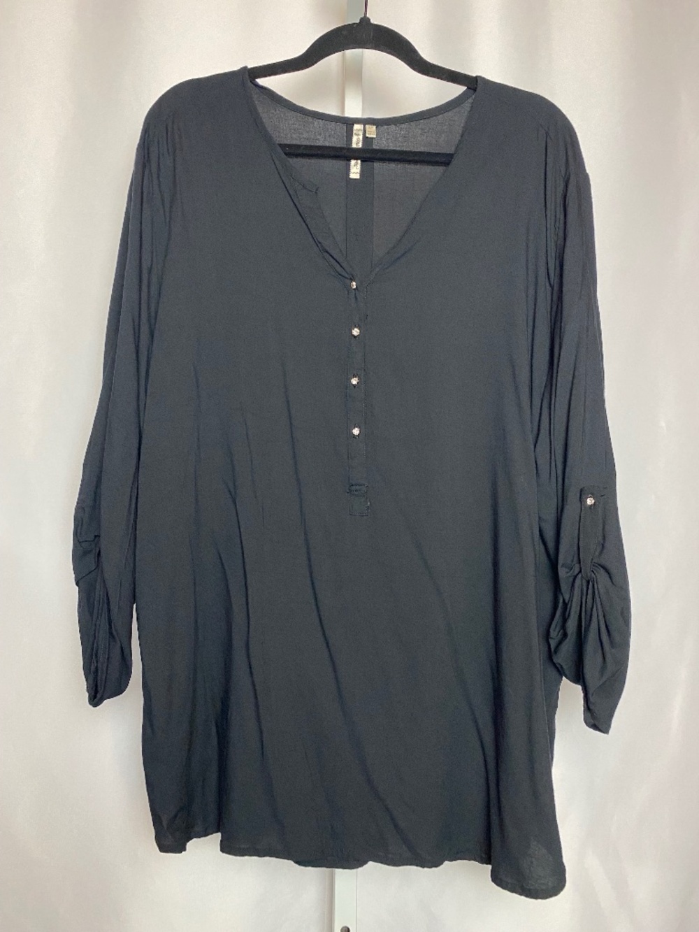 Grand & Greene Womenʻs Plus Size Black Rayon Long Roll Tab Sleeve Tunic Top 2X